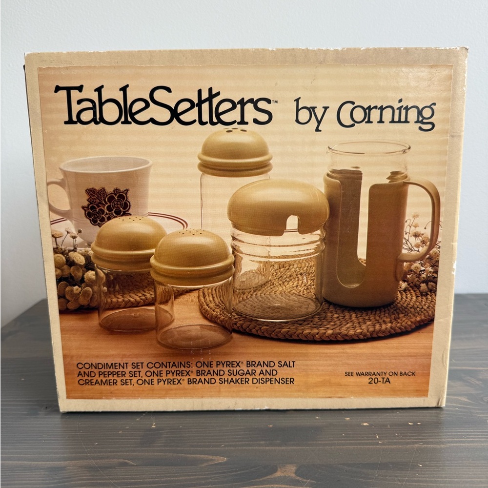 Condiment set by Corning / Pyrex
“A fashion plan for your table”